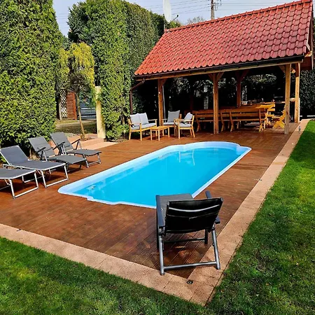 Magnificent House With Private Pool, Kolczewo